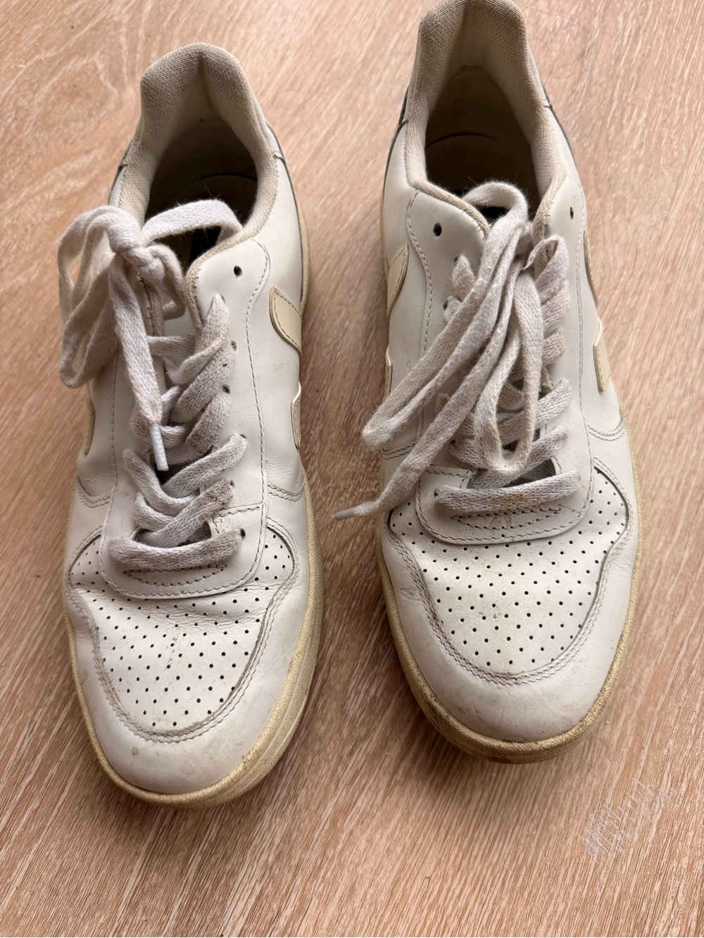 Veja Women's Cream White Athletic Sneakers